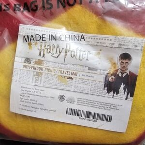 Harry Potter Wizarding World Gryffindor  Picnic Travel Mat Blanket. NEW!